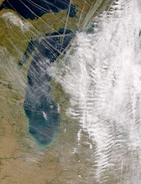 Satellitenbild aus USA - ganze Staaten werden durch Wolkenbildungen durch Flugzeugabgase oder Sprhflugzeuge gezielt zugenebelt!