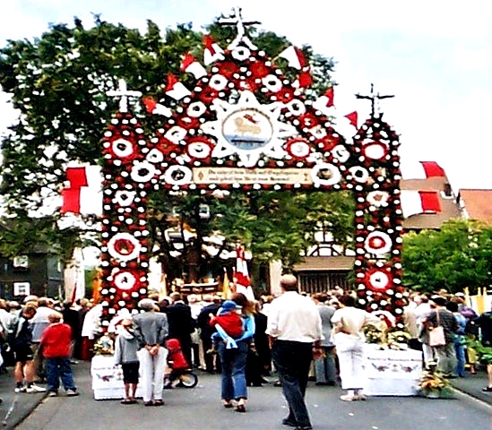 Mardorfer Triumphbogen-Pforte, Fronleichnam 2003